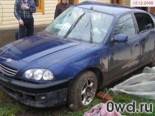 Битый автомобиль Toyota Avensis